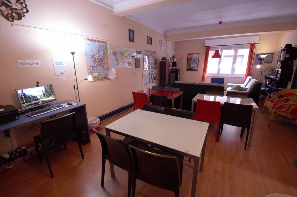 Hostel Hemingway ปัมโปลนา ภายนอก รูปภาพ